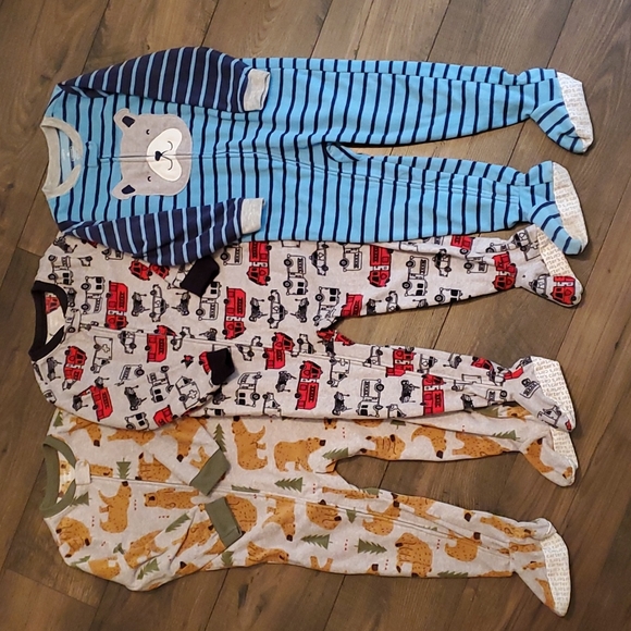 *SOLD*Toddler Bundle Footie Sleepers size 5T - Picture 1 of 6